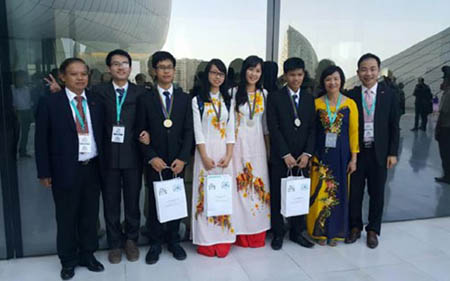 Đoàn Việt Nam dự thi Olympic Hóa học quốc tế năm 2015
